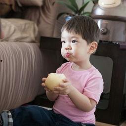 萌娃爆料父亲死亡了视频,揭秘父亲离世背后的感人故事 第2张 萌娃爆料父亲死亡了视频,揭秘父亲离世背后的感人故事 第2张